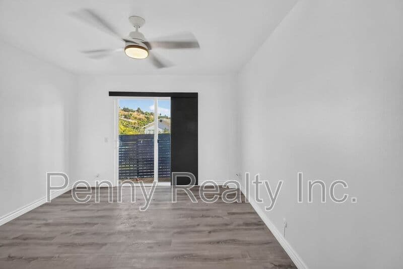 Escondido Condo: 806 E 4th Ave.