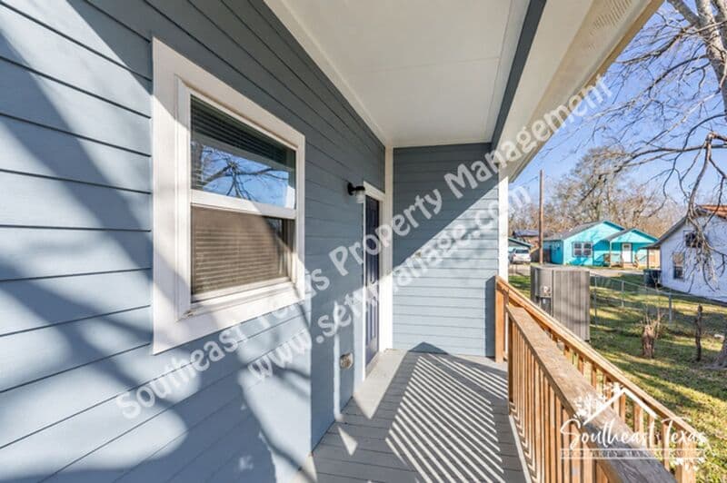 Beaumont House: 3670 Saint Helena Street