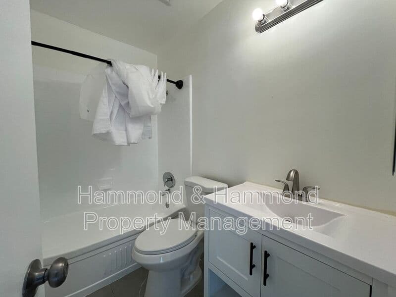 Van Nuys Condo: 5722 Woodman Ave.