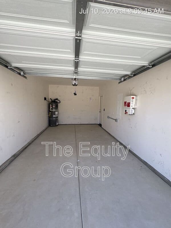 Visalia Condo: 725 S Pinkham