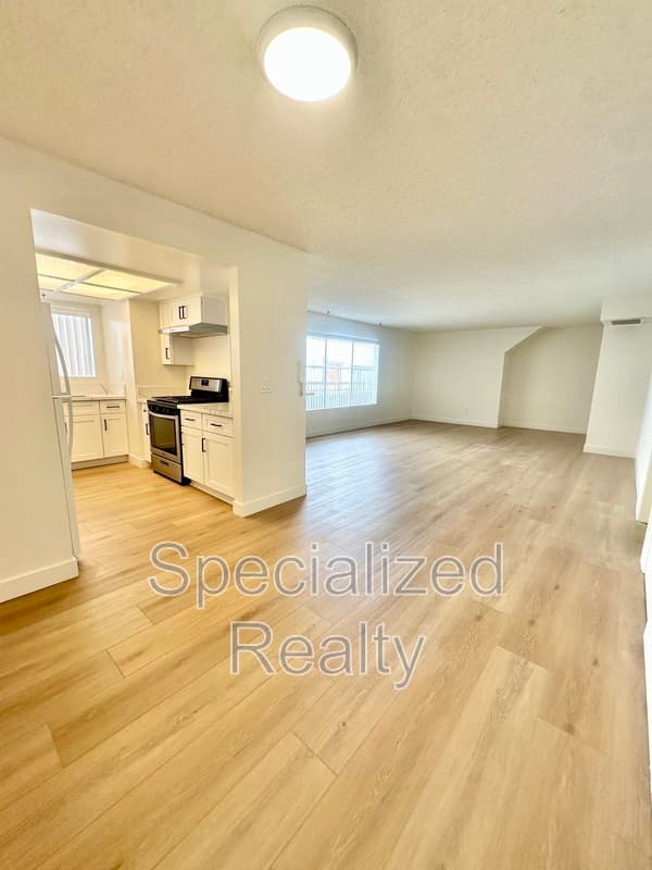 Burbank Condo: 328 East Providencia Avenue
