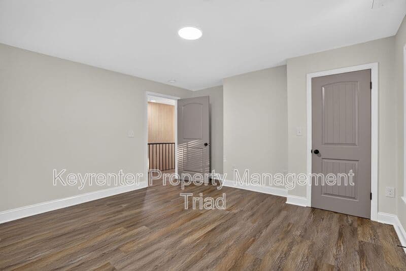 Greensboro House: 814 Douglas St