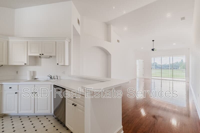 Lakeland Condo: 447 Enclave Place