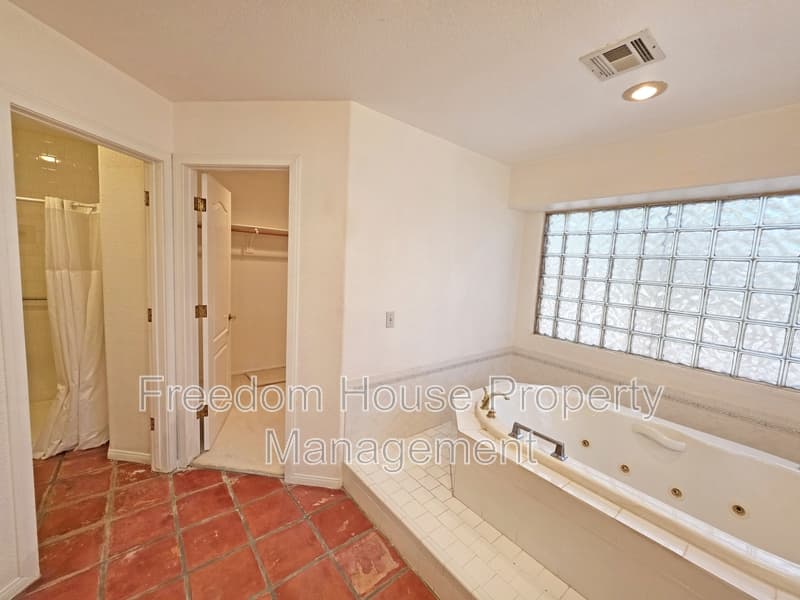 Pahrump House: 2060 River Plate Drive