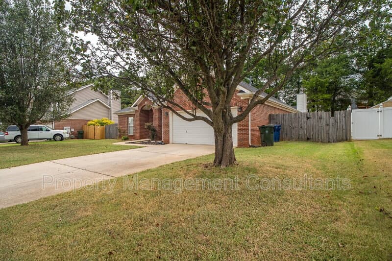 Madison House: 216 Horseshoe Bend North