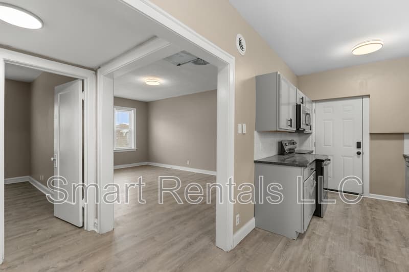 St. Louis Condo: 4209 Ellenwood Avenue - 202