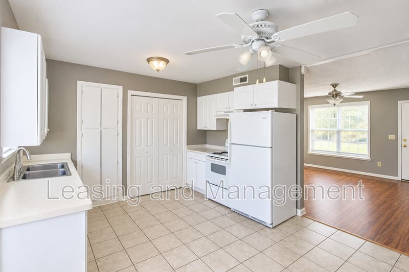 Charleston Townhome: 1423 Ashley River Road