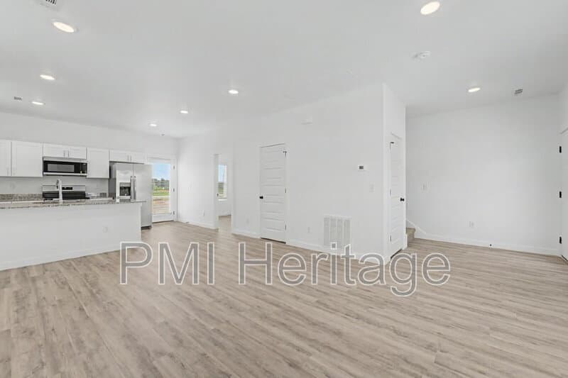 Centerton House: 550 Discovery Ave