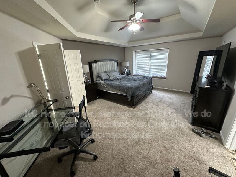 Overland Park House: 11429 W 142nd Ter