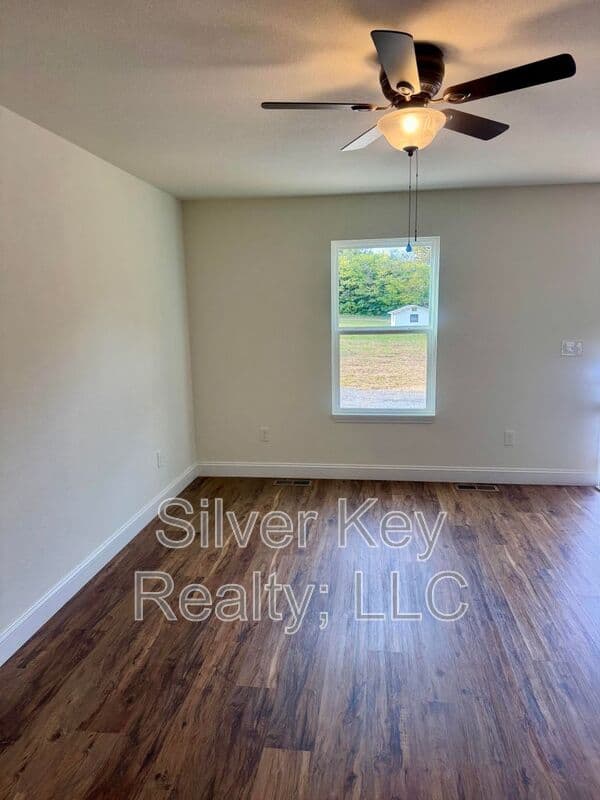 Athens Townhome: 318 Million Street
