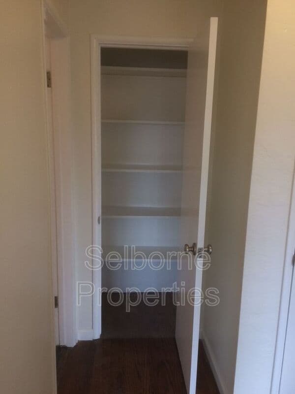 San Leandro House: 529 Callan Ave