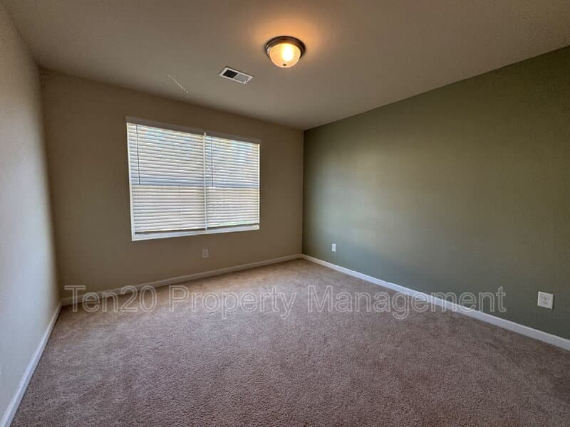 Phenix City House: 318 Irish Lane