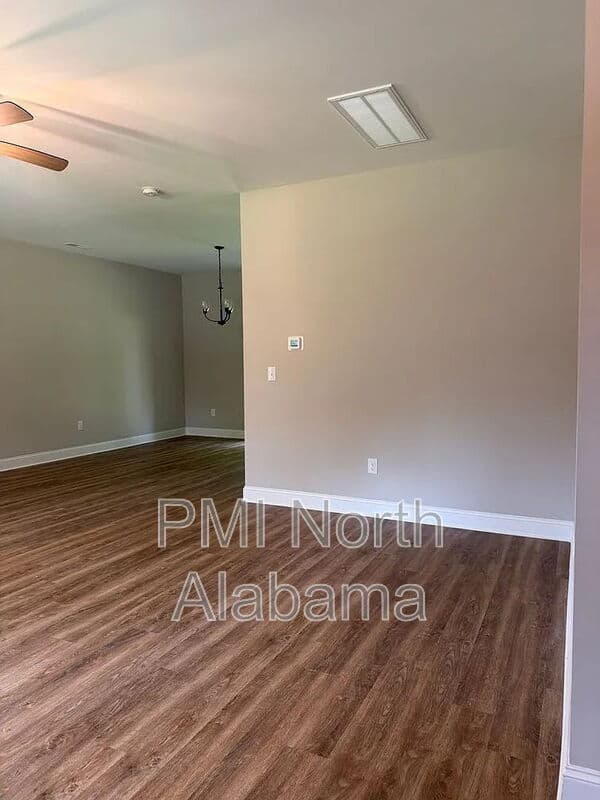 Huntsville House: 1713 Golf Club Lane Northwest