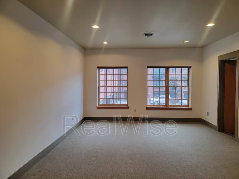 Bend Townhome: 16 SW Wall St