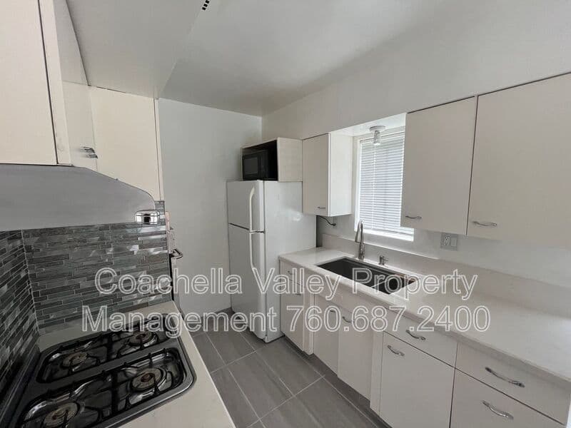 Palm Springs House: 2290 S Palm Canyon Drive