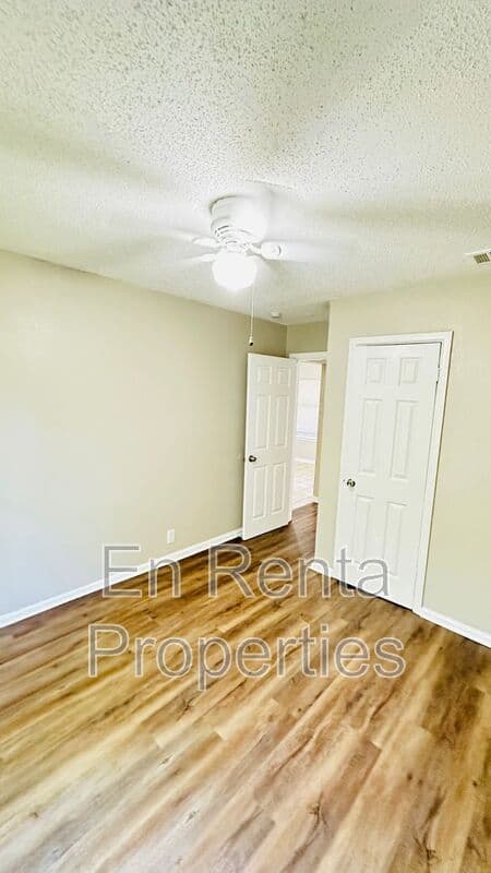 Arlington House: 1621 Connally Terrace