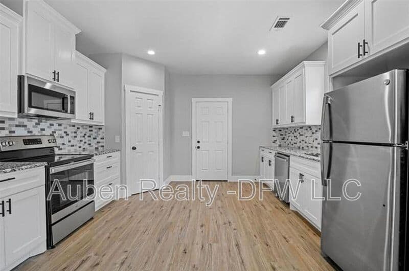 Denison House: 512 E Heron Street