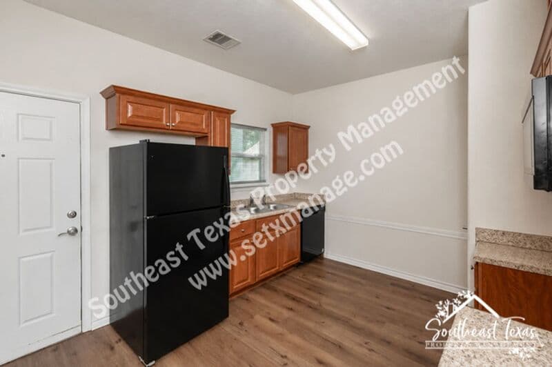 Beaumont House: 3670 Saint Helena Street