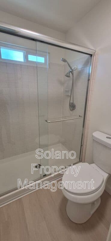 Fairfield House: 5023 Oakbrook Cir