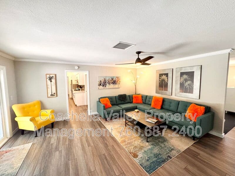 Palm Springs House: 2004 N San Antonio Rd