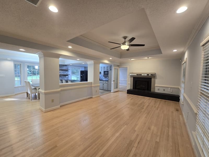 Raleigh House: 5516 Den Heider Way