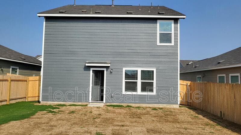 San Marcos House: 348 Geode Glen
