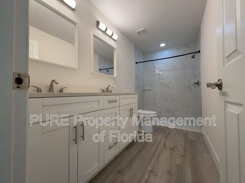 Ocala House: 11165 NW 7th Street