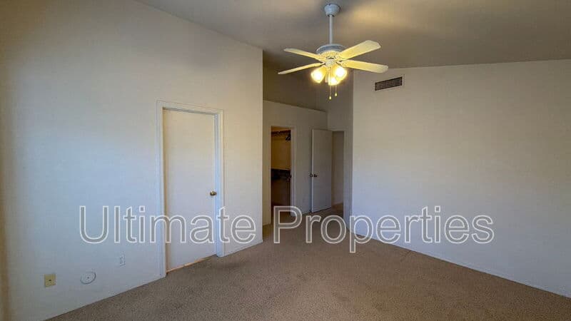Peoria House: 8002 W Salter Dr
