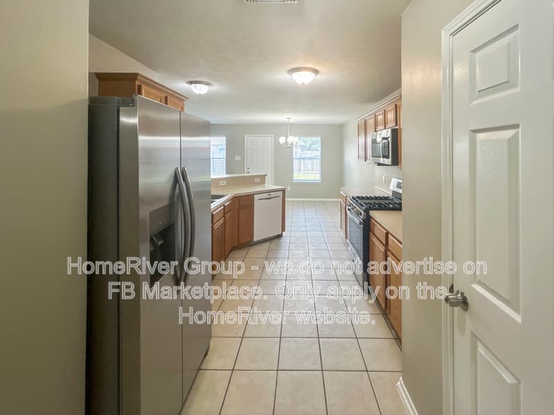 Rosharon House: 13505 Barton Meadow Ln