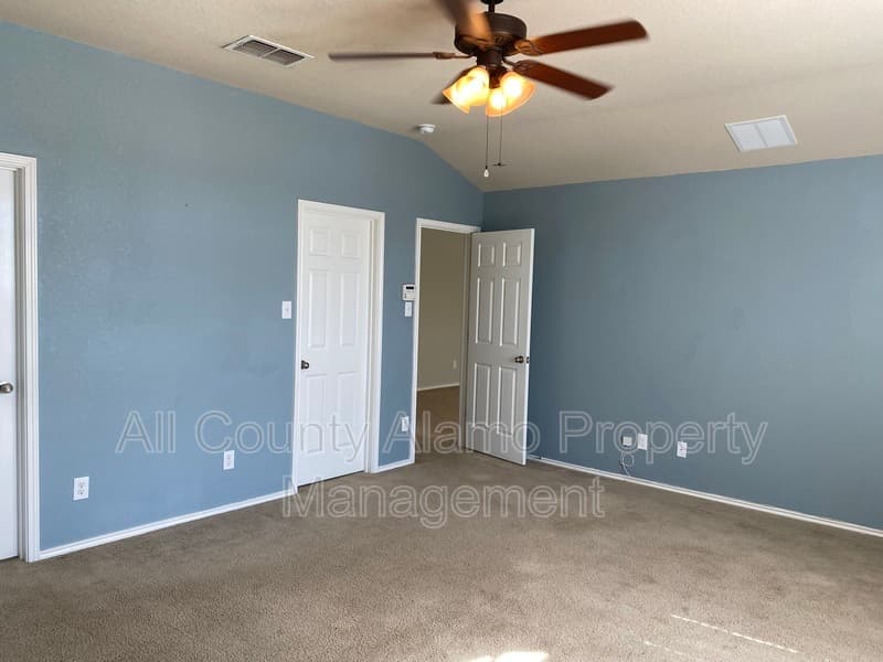 San Antonio House: 156 Katherine Way