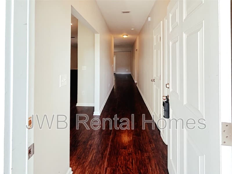 Jacksonville House: 10507 Oak Crest Dr