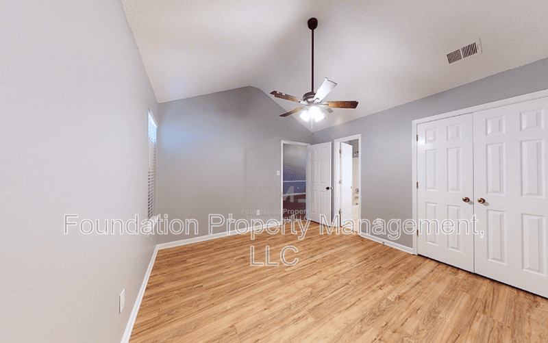 Memphis House: 5535 Oak Branch Circle South