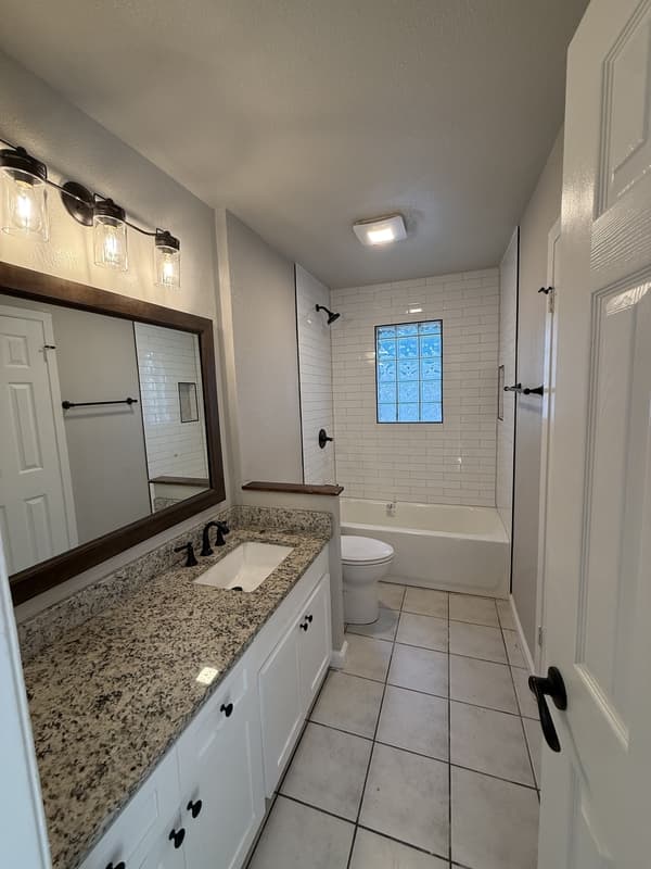 Texas City House: 1109 North Noble Road