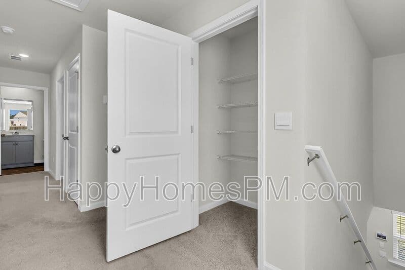 Summerville House: 509 Red Twig Rd