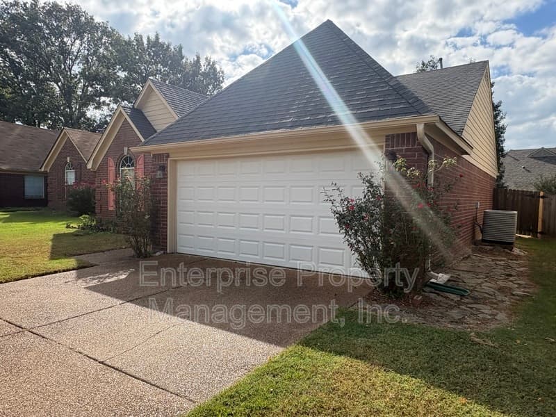 Cordova House: 7125 Showboat Ln