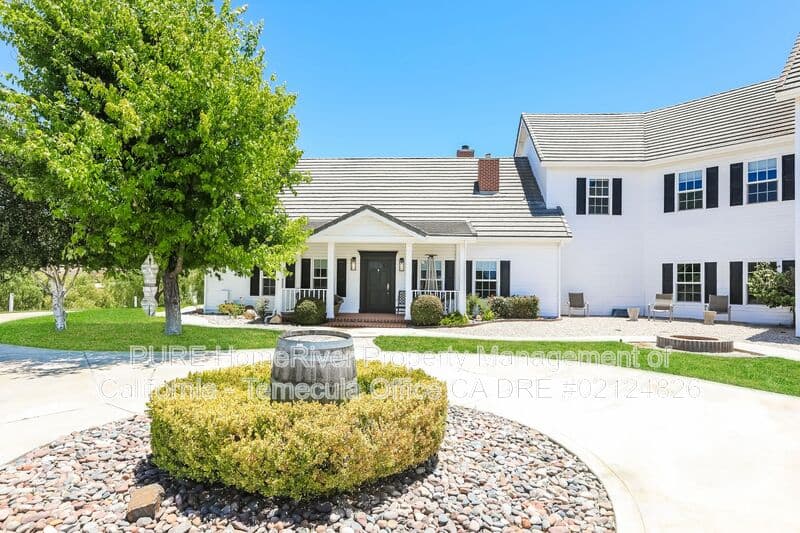 Murrieta House: 36475 Avenida La Cresta