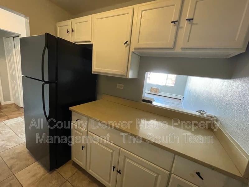 Aurora Condo: 1590 Clinton St