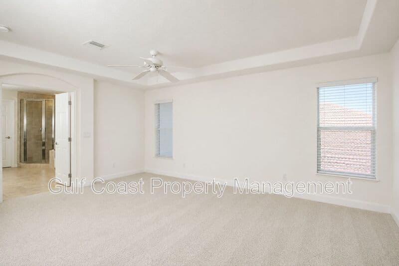 Bradenton House: 6945 74th Street Circle East