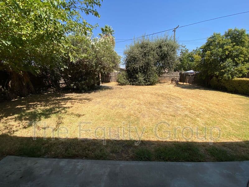 Visalia House: 1220 S Church Street