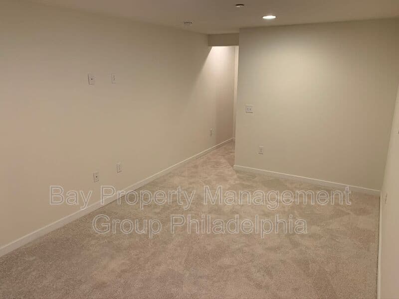 Philadelphia House: 2108 Kensington Walk