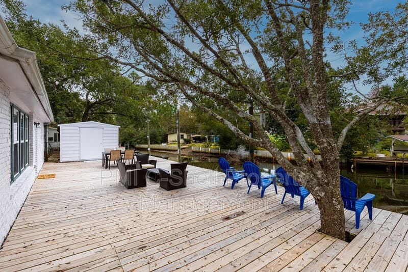 Milton House: 5724 Trout Bayou Cir