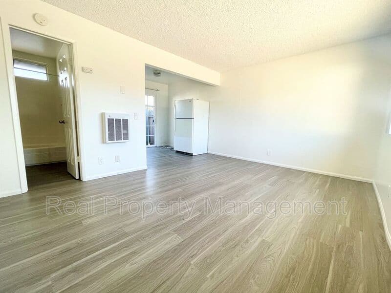Oceanside Condo: 1026 S. Tremont Street