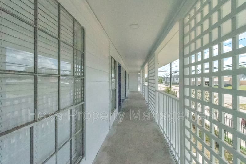 Houston Condo: 4742 Yale St.