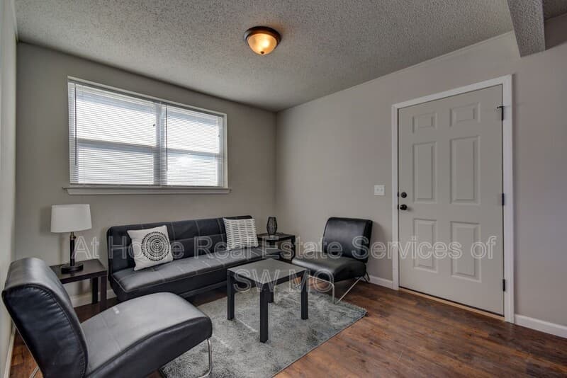 Springfield Condo: 920 S Campbell - R9