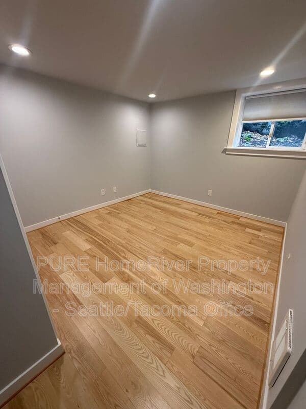 Renton Condo: 3306 Lake Washington Blvd N