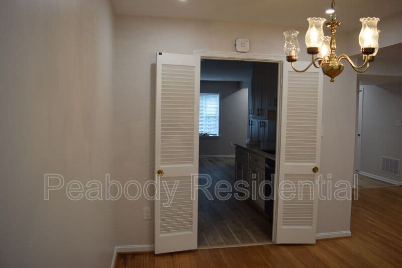 Alexandria House: 1013 N Vail St