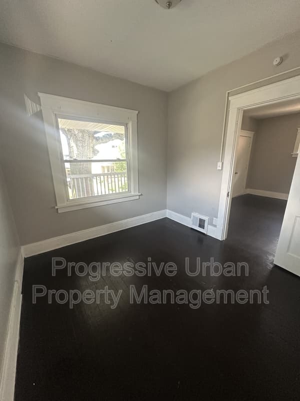 Cleveland Condo: 4609 Behrwald Avenue - Upstairs