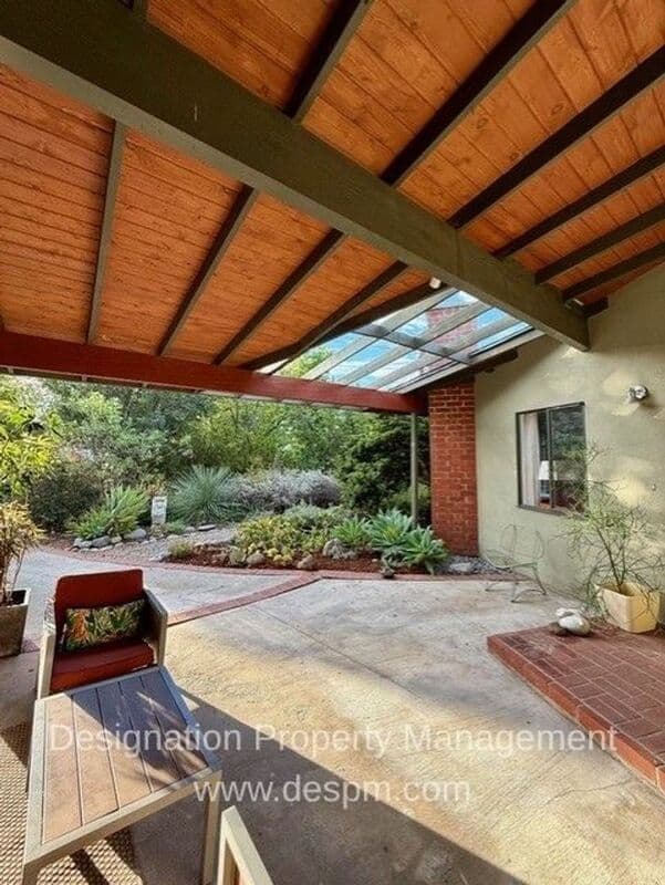 Altadena House: 4395 El Prieto
