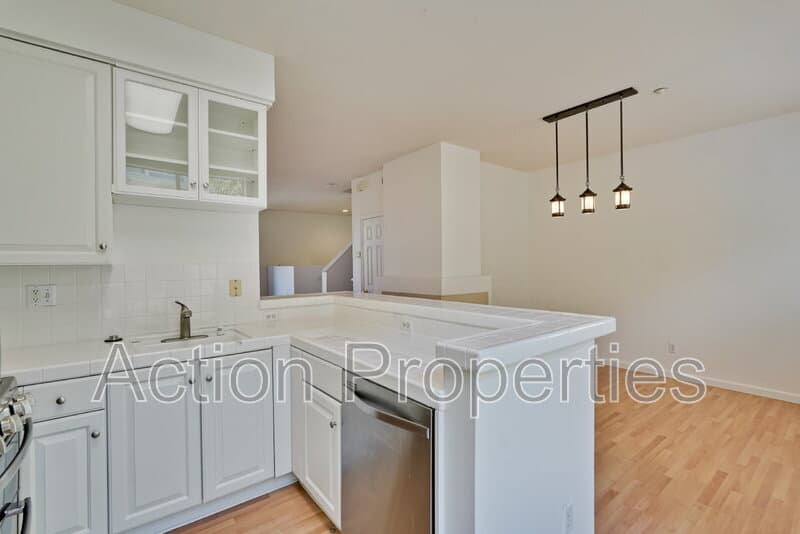 Mountain View Townhome: 146 Holly Court