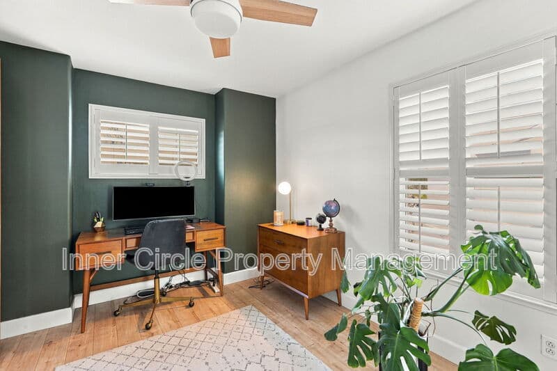 Brentwood House: 374 Olive Street